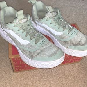 Vans ultra range sneakers